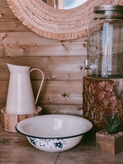 Cabane Au Style Scandinave Et Son Bain Nordique Bouillon Luaran gambar